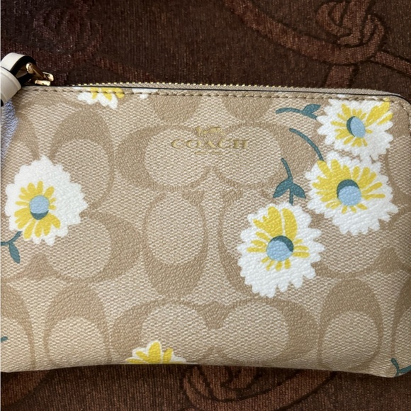 Precious daisy coach tote with matching wallet - Picture 4 of 6